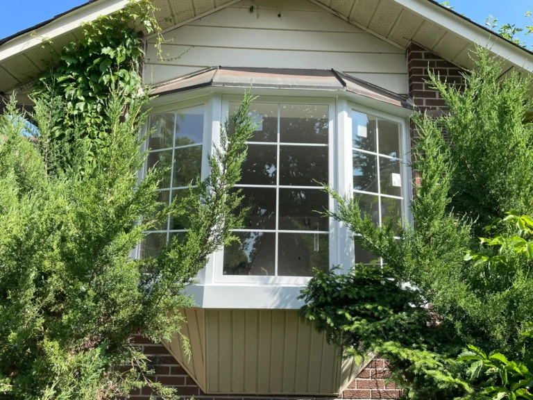 Baywindows Classic Vinyl Grilled Glass