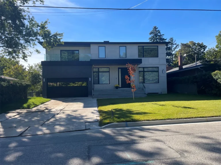 Contemporary Home Vinyl Windows